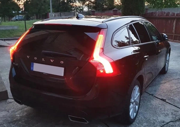 Volvo V60 cena 35900 przebieg: 299000, rok produkcji 2016 z Bochnia małe 497